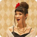 asiatische-frau-mit-blume